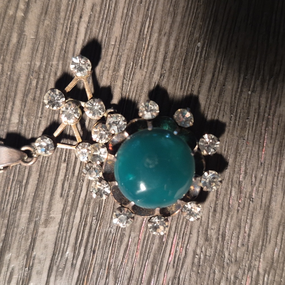 Green Cabochon Ring and Pendant Set - Elegant Women’s Jewelry - Picture 3 of 5